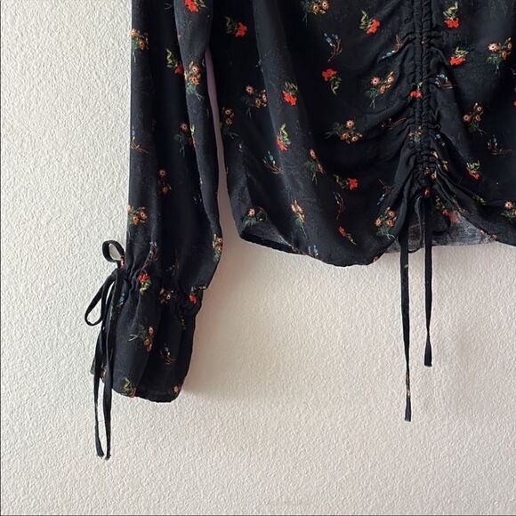 Urban Outfitters Deep V Cinched Floral Top - Picture 9 of 13